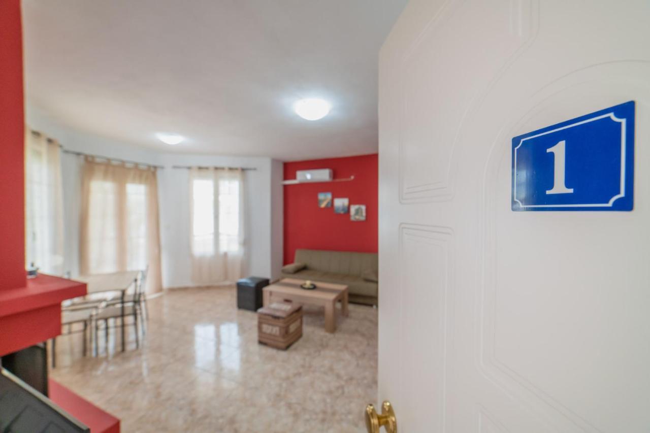Family Resort 1 Ofrínion المظهر الخارجي الصورة