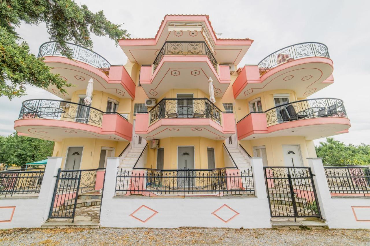 Family Resort 1 Ofrínion المظهر الخارجي الصورة